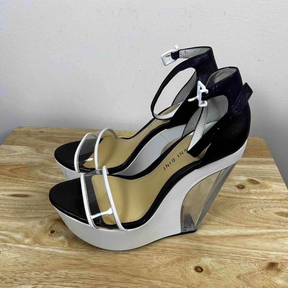 Gianni Bini Cammie Wedge Heels Womens 6.5 M Black White Clear Lucite Platform